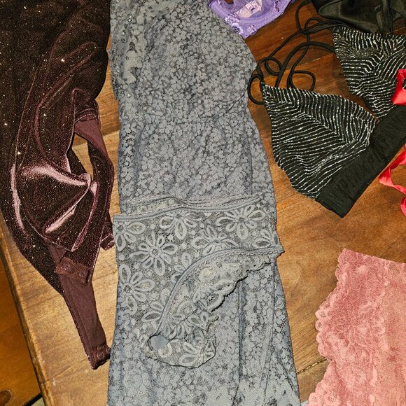 Large Bundle of Victoria's Secrets Lingerie - Picture 9 of 11